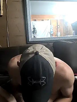 Snapshot of Midwestalpha chatting on 09/17/25, 07:32 Midwestalpha online show from 09/17/25, 07:32