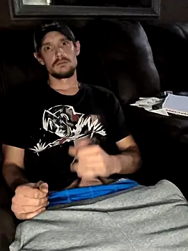 Snapshot of Midwestalpha chatting on 10/27/25, 06:23 Midwestalpha online show from 10/27/25, 06:23