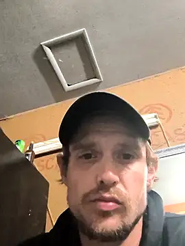 Snapshot of Midwestalpha chatting on 11/26/25, 06:36 Midwestalpha online show from 11/26/25, 06:36