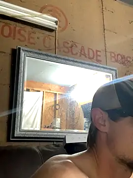 Snapshot of Midwestalpha chatting on 01/08/26, 05:04 Midwestalpha online show from 01/08/26, 05:04