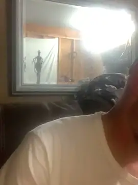 Snapshot of Midwestalpha chatting on 06/19/26, 06:29 Midwestalpha online show from 06/19/26, 06:29