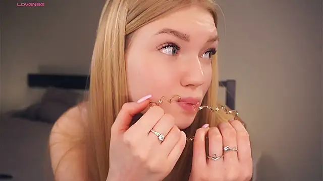 Snapshot of EllenReeves chatting on 02/28/25, 12:42 EllenReeves online show from 02/28/25, 12:42