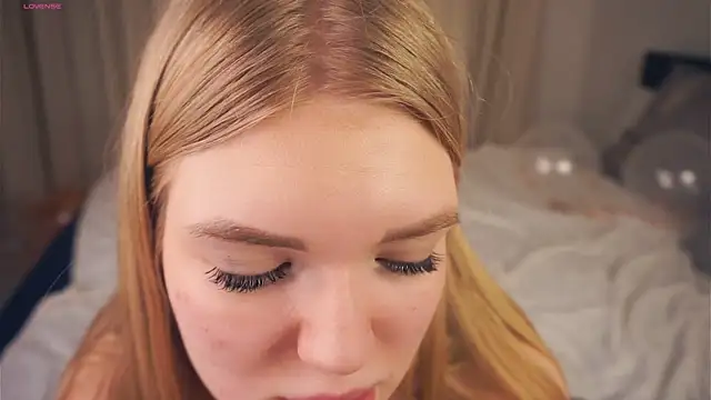 Snapshot of EllenReeves chatting on 03/08/25, 02:08 EllenReeves online show from 03/08/25, 02:08