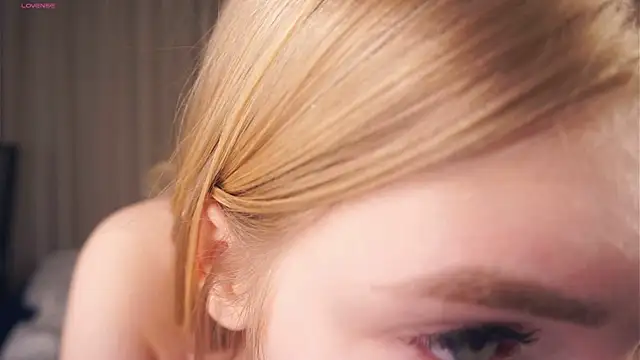 Snapshot of EllenReeves chatting on 03/09/25, 03:38 EllenReeves online show from 03/09/25, 03:38