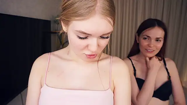 Snapshot of EllenReeves chatting on 03/17/25, 03:07 EllenReeves online show from 03/17/25, 03:07