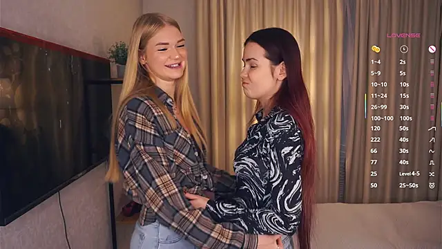 Snapshot of EllenReeves chatting on 10/14/25, 06:25 EllenReeves online show from 10/14/25, 06:25