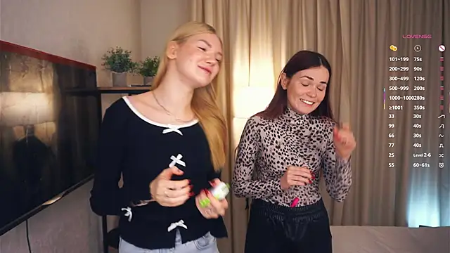 Snapshot of EllenReeves chatting on 11/08/25, 06:13 EllenReeves online show from 11/08/25, 06:13