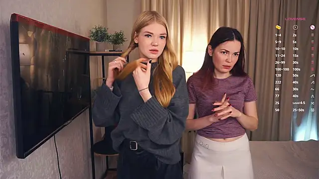 Snapshot of EllenReeves chatting on 11/15/25, 06:22 EllenReeves online show from 11/15/25, 06:22