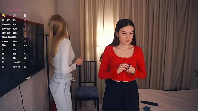 Snapshot of EllenReeves chatting on 12/05/25, 06:11 EllenReeves online show from 12/05/25, 06:11