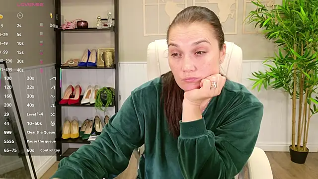 SelineSole online show from 10/29/25, 04:09