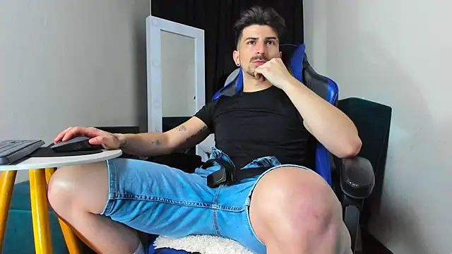 Snapshot of LiamCossio_ chatting on 01/08/25, 02:25 LiamCossio online show from 01/08/25, 02:25