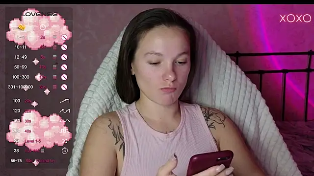 lil luna x online show from 12/12/24, 03:37