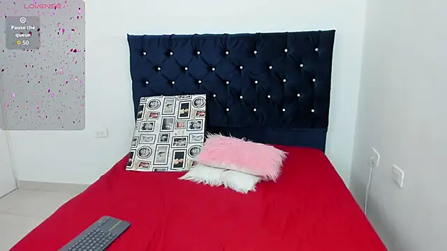 Snapshot of Alessia_kaun chatting on 10/23/25, 09:35 Alessia kaun online show from 10/23/25, 09:35