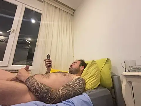 Snapshot of constantine_01 chatting on 12/04/24, 01:03 constantine 01 online show from 12/04/24, 01:03