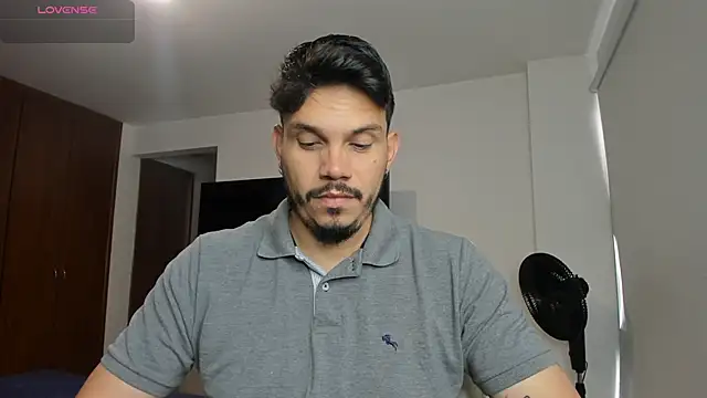 Snapshot of alejandro_stark chatting on 02/23/25, 01:32 alejandro stark online show from 02/23/25, 01:32