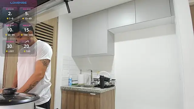 Snapshot of alejandro_stark chatting on 09/17/25, 03:14 alejandro stark online show from 09/17/25, 03:14