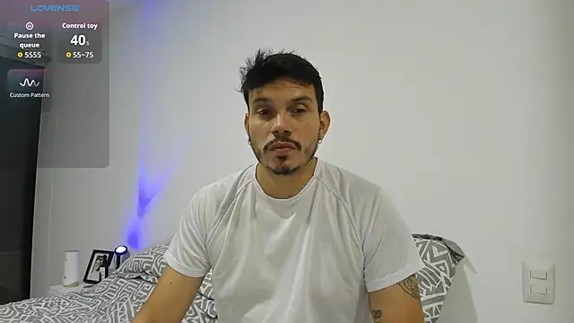 Snapshot of alejandro_stark chatting on 09/20/25, 04:35 alejandro stark online show from 09/20/25, 04:35