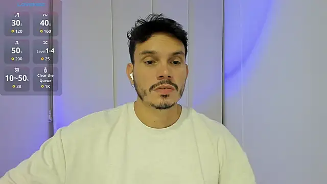 Snapshot of alejandro_stark chatting on 10/10/25, 04:33 alejandro stark online show from 10/10/25, 04:33