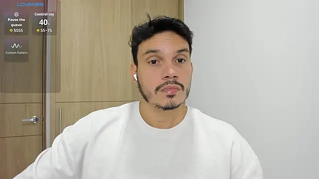 Snapshot of alejandro_stark chatting on 10/18/25, 09:59 alejandro stark online show from 10/18/25, 09:59