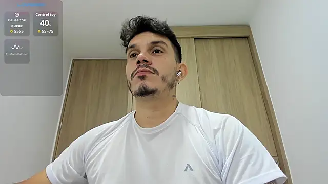 Snapshot of alejandro_stark chatting on 10/24/25, 10:39 alejandro stark online show from 10/24/25, 10:39