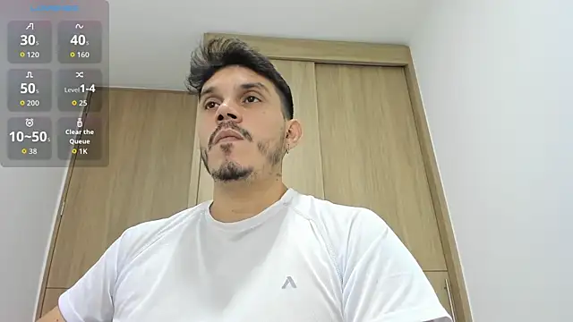 Snapshot of alejandro_stark chatting on 10/25/25, 10:04 alejandro stark online show from 10/25/25, 10:04