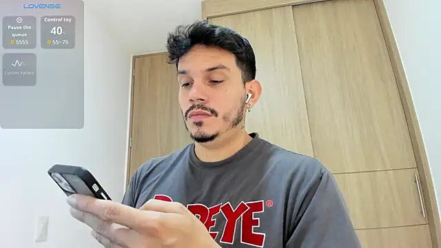 Snapshot of alejandro_stark chatting on 11/04/25, 08:02 alejandro stark online show from 11/04/25, 08:02