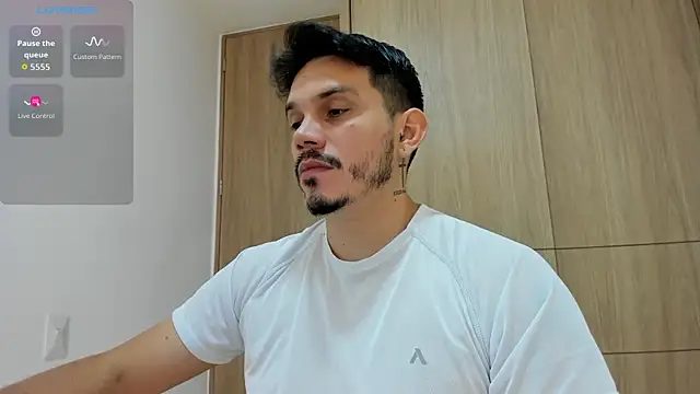 Snapshot of alejandro_stark chatting on 11/16/25, 10:54 alejandro stark online show from 11/16/25, 10:54