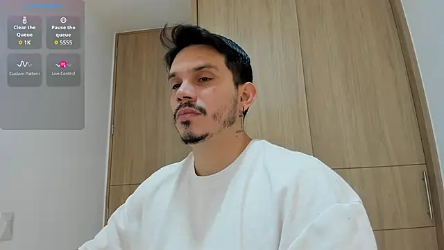 Snapshot of alejandro_stark chatting on 11/30/25, 07:56 alejandro stark online show from 11/30/25, 07:56