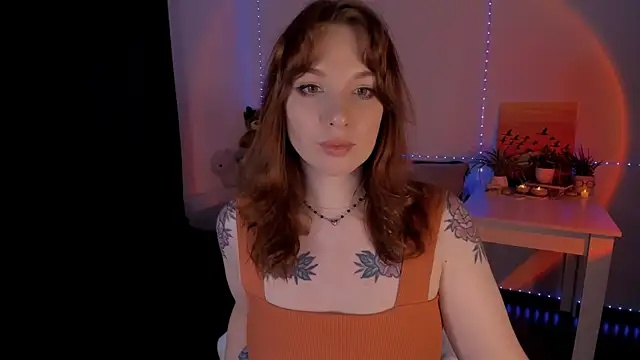 Snapshot of mia_x_love chatting on 12/15/24, 06:48 mia x love online show from 12/15/24, 06:48