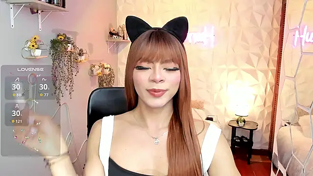 Snapshot of hurrencam chatting on 12/01/25, 04:23 hurrencam online show from 12/01/25, 04:23