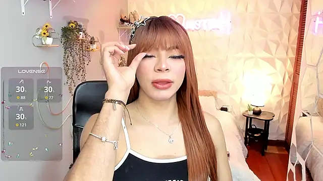 Snapshot of hurrencam chatting on 12/04/25, 12:58 hurrencam online show from 12/04/25, 12:58