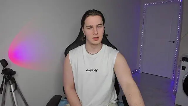 Vincent Strong online show from 02/03/25, 02:02