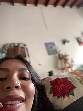 Snapshot of GigiiStone chatting on 12/13/24, 08:04 GigiiStone online show from 12/13/24, 08:04