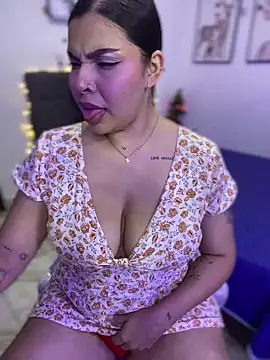 Snapshot of GigiiStone chatting on 12/18/24, 11:30 GigiiStone online show from 12/18/24, 11:30