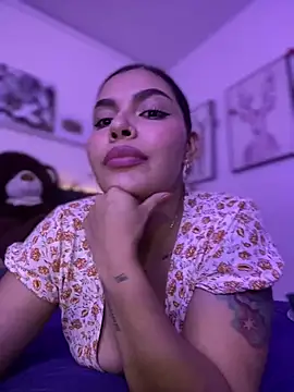 Snapshot of GigiiStone chatting on 12/19/24, 03:40 GigiiStone online show from 12/19/24, 03:40