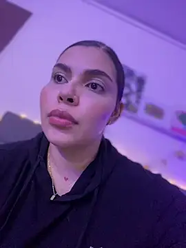 Snapshot of GigiiStone chatting on 12/20/24, 04:42 GigiiStone online show from 12/20/24, 04:42