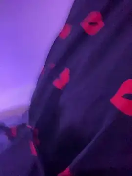 Snapshot of GigiiStone chatting on 12/22/24, 05:23 GigiiStone online show from 12/22/24, 05:23