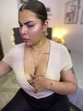 Snapshot of GigiiStone chatting on 01/04/25, 09:31 GigiiStone online show from 01/04/25, 09:31