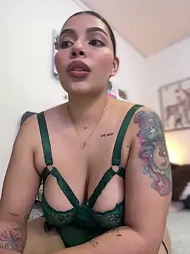 Snapshot of GigiiStone chatting on 01/07/25, 11:03 GigiiStone online show from 01/07/25, 11:03