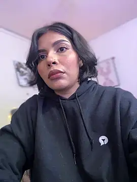 Snapshot of GigiiStone chatting on 02/05/25, 10:22 GigiiStone online show from 02/05/25, 10:22