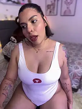 Snapshot of GigiiStone chatting on 03/03/25, 10:10 GigiiStone online show from 03/03/25, 10:10