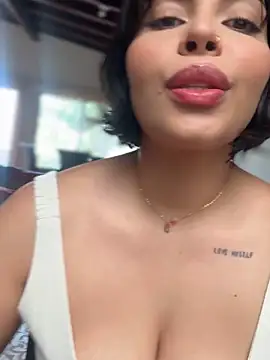 Snapshot of GigiiStone chatting on 10/07/25, 03:20 GigiiStone online show from 10/07/25, 03:20