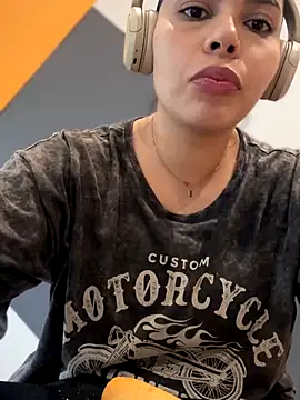 Snapshot of GigiiStone chatting on 11/07/25, 02:06 GigiiStone online show from 11/07/25, 02:06