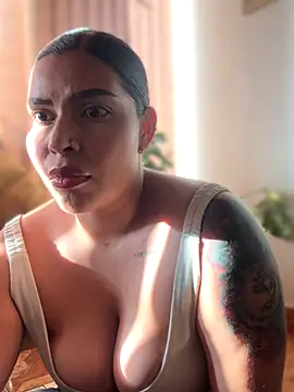 Snapshot of GigiiStone chatting on 11/17/25, 09:42 GigiiStone online show from 11/17/25, 09:42