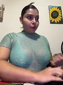 Snapshot of GigiiStone chatting on 12/02/25, 11:00 GigiiStone online show from 12/02/25, 11:00