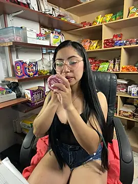 Snapshot of demyanderson_ chatting on 02/28/26, 10:44 demyanderson online show from 02/28/26, 10:44