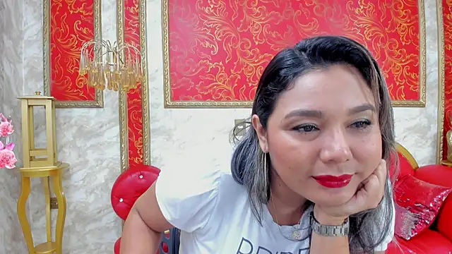 Snapshot of Myhottie_Milf chatting on 12/28/24, 01:38 Myhottie Milf online show from 12/28/24, 01:38