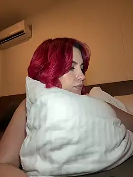 Snapshot of zafiro_mo0n chatting on 01/09/25, 11:02 zafiro mo0n online show from 01/09/25, 11:02