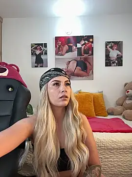 Snapshot of zafiro_mo0n chatting on 01/29/25, 10:11 zafiro mo0n online show from 01/29/25, 10:11