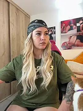 Snapshot of zafiro_mo0n chatting on 01/30/25, 02:36 zafiro mo0n online show from 01/30/25, 02:36